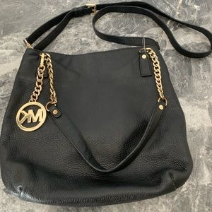 Authentic Michael Kors jet set crossbody black leather purse/ hand bags
